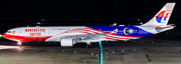 Airbus A330-323 Malaysia Airlines "MU" 9M-MTL AV4352