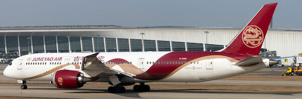 Boeing 787-9 Dreamliner Juneyao Airlines B-208A detachable gear AV4407