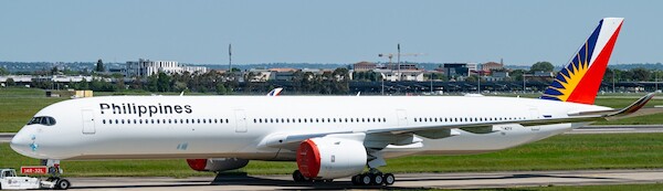 Airbus A350-1041 Philippine Airlines RP-C3512 detachable gear AV4436