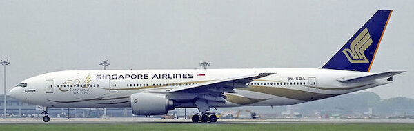Boeing 777-212ER Singapore Airlines 9V-SQA detachable gear AV4446