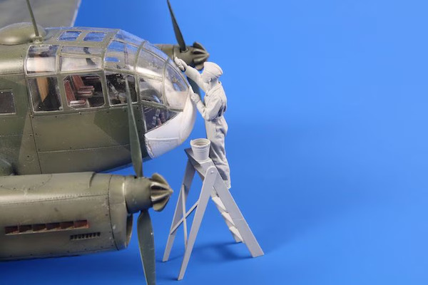 Siebel Si204/Aero C3 Airman cleaning canopy F-48358