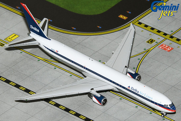 Boeing 767-400ER Delta Air Lines N826MH  GJDAL2151