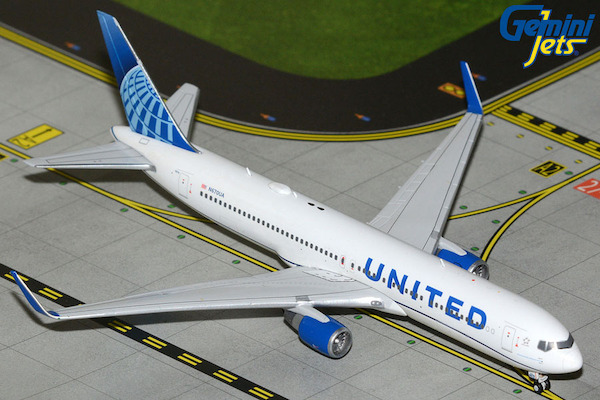 Boeing 767-300ER United Airlines N670UA GJUAL2227