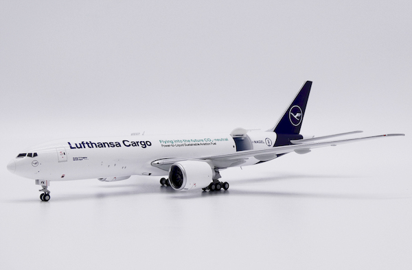 Boeing 777F Lufthansa Cargo "Flying into the future CO2-neutral"D-ALFK Interactive Series XX40228C