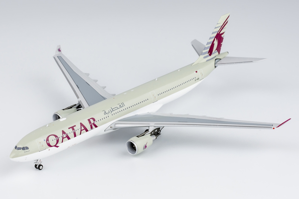 Airbus A330-300 Qatar Airways A7-AEE  62037