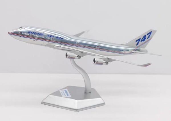 Boeing 747-451 Prototype House Colors N401PW PT-400-011