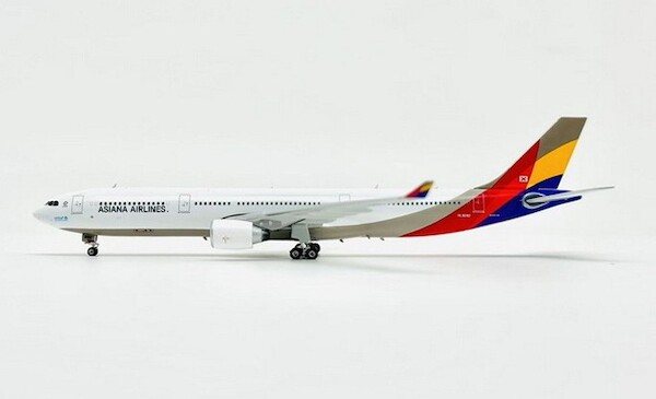 Airbus A330-300 Asiana Airlines HL8282 04695