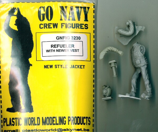 US Navy Crewmember #30 Refueller with newer type vest  GNFIG3230