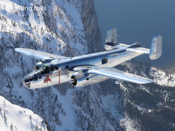 Red Bull B25J Mitchell (Giftset) 05643