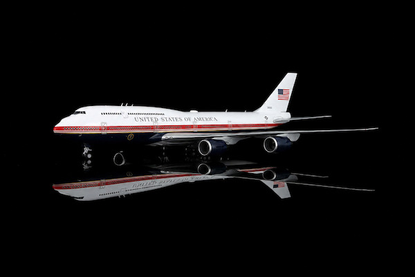 Boeing 747-8 Air Force One United States of America 31000 Flaps Down L2418FD