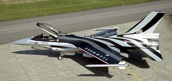 F-16AM Falcon (J-016 "Solo Display 2001-2004" Royal Netherlands A.F)  72-145