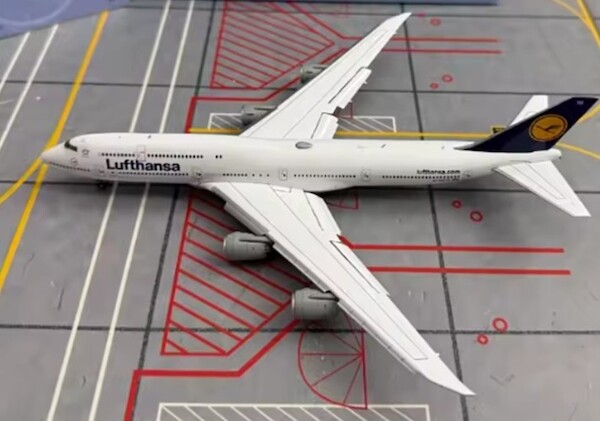 Boeing 747-8 Lufthansa D-ABYD Flaps Down YY74801F